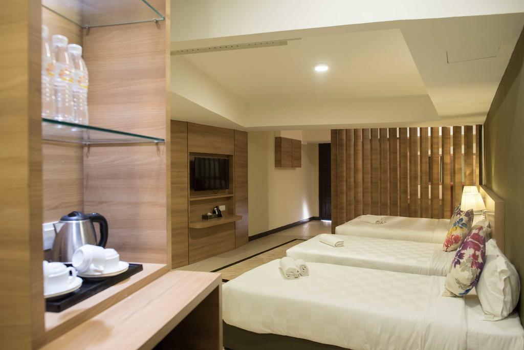 Mornington Hotel Waterfront Lumut Extérieur photo