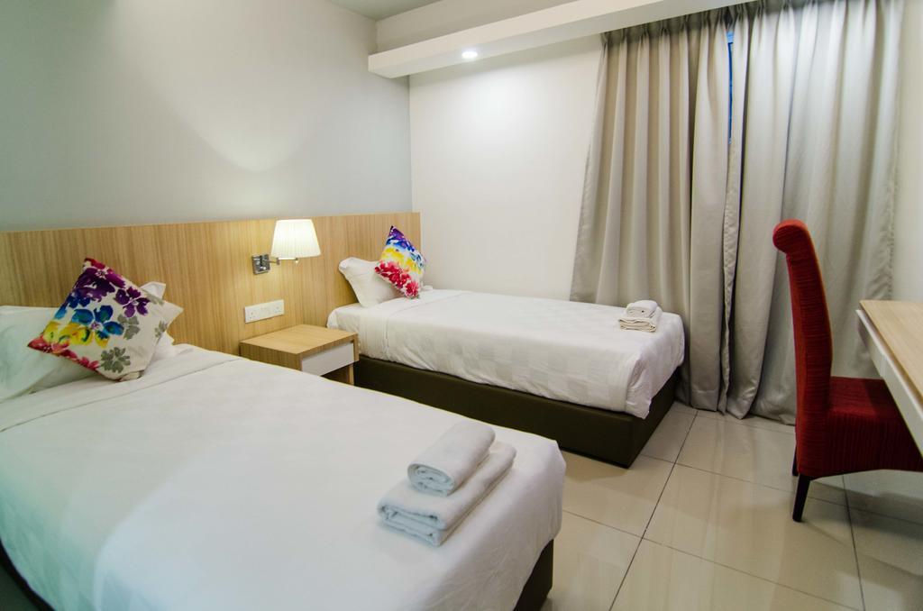 Mornington Hotel Waterfront Lumut Extérieur photo