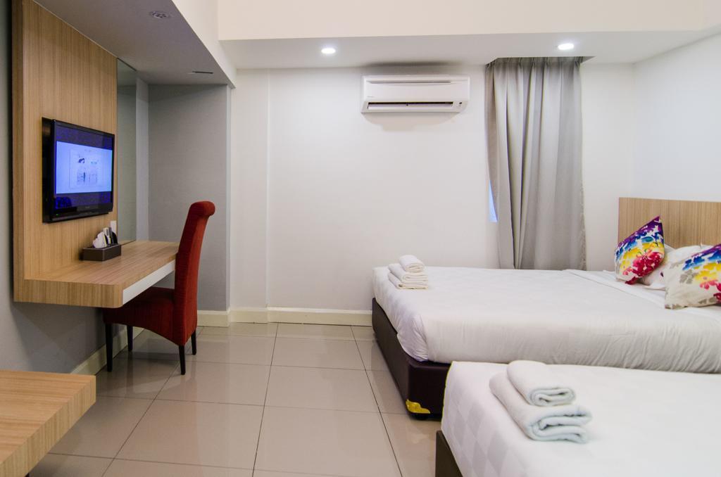 Mornington Hotel Waterfront Lumut Extérieur photo